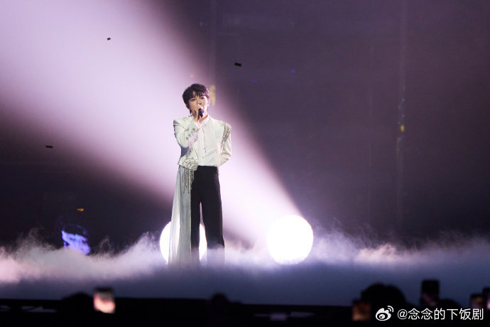 周深26年人生日记展开全新一页周深2026人生日记翻开全新一页，一路用心唱歌，一