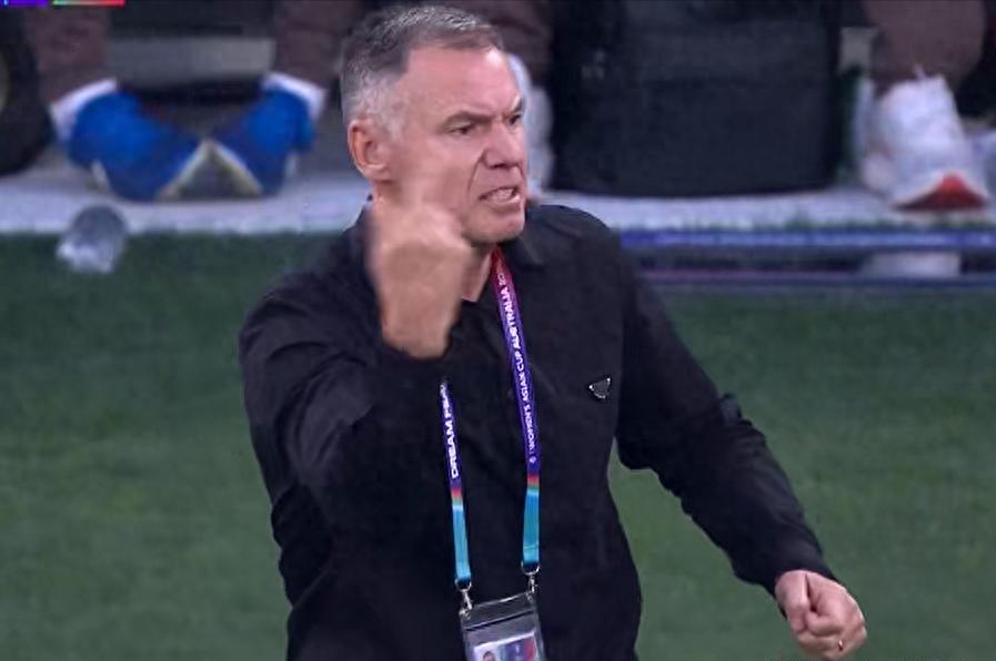 北京时间3月17日晚，这场亚洲杯半决赛看得球迷心里一紧。中国女足对阵东道主澳大利