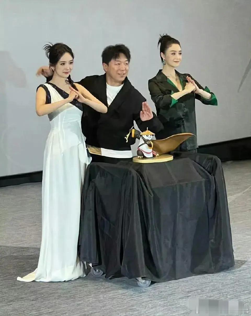 杨幂的脸居然跟蒋欣一样大小 ​​​