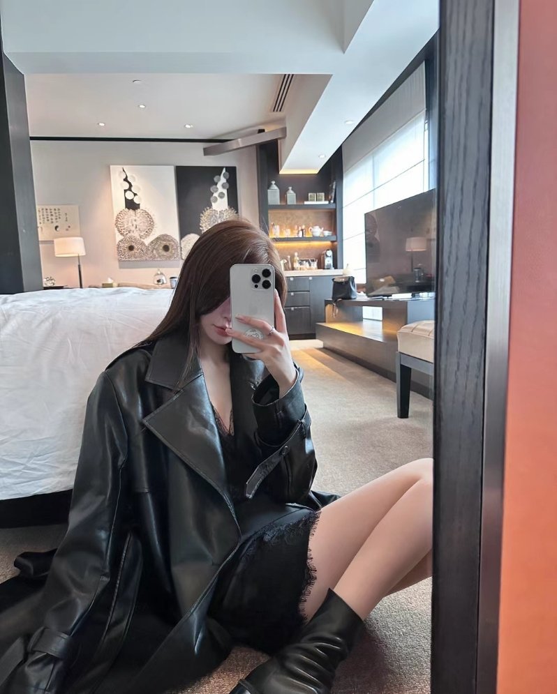 顺境时赚钱 逆境时成长 千锤百炼后依旧温柔气 历经磨难后依然淡定优雅 穿的起名牌