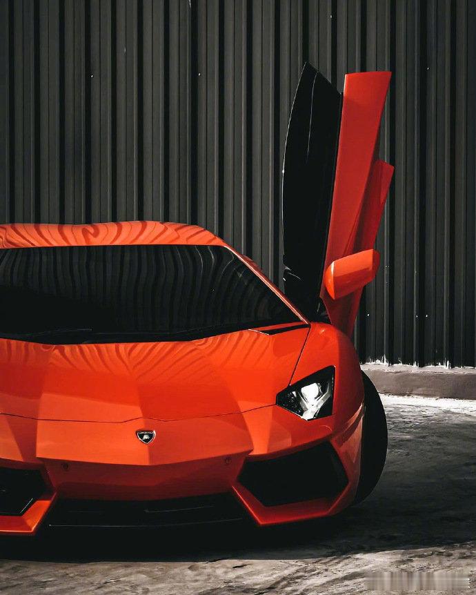 Lamborghini Aventador LP 700-4，颜色不错！ ​​​
