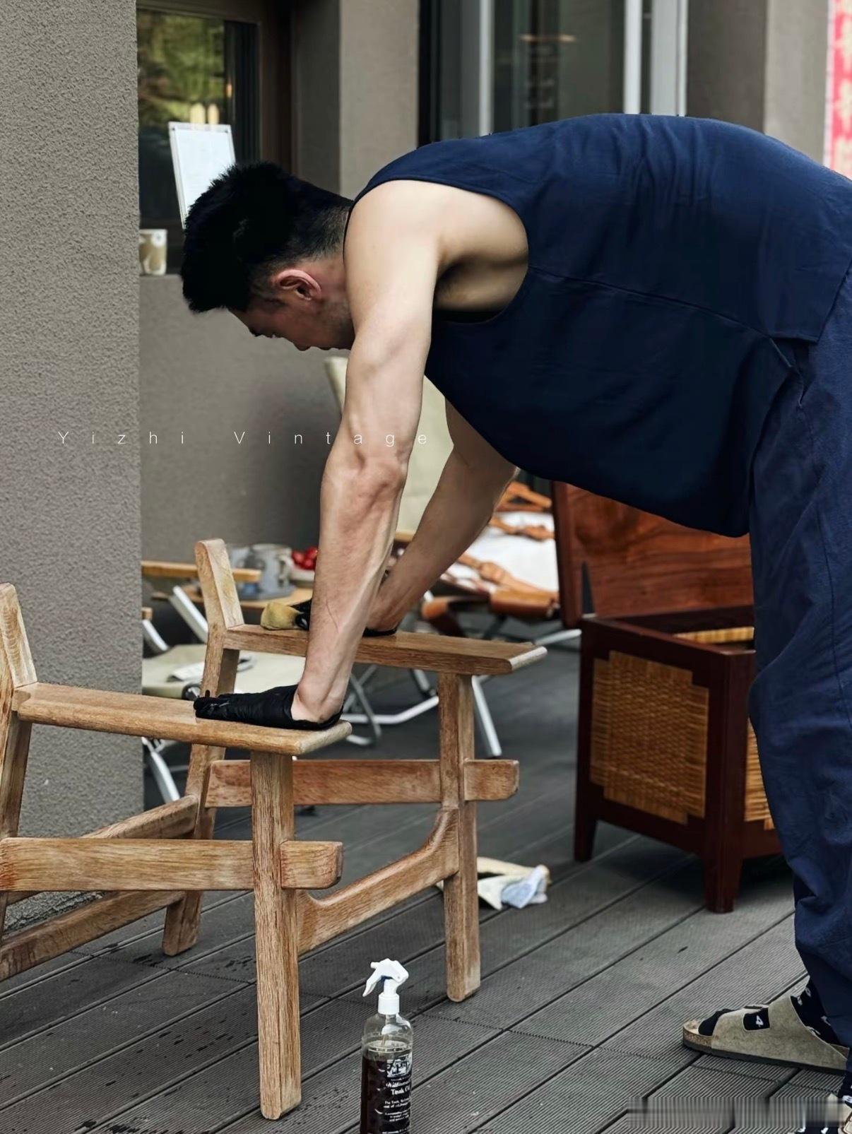 辽宁男篮李晓旭 二哥化身木匠，隐居。辽宁男篮