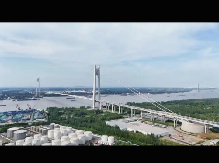 炸了！南京人等了N年的免费长江大桥今天通车！过江再也不用掏钱了！

11月26日