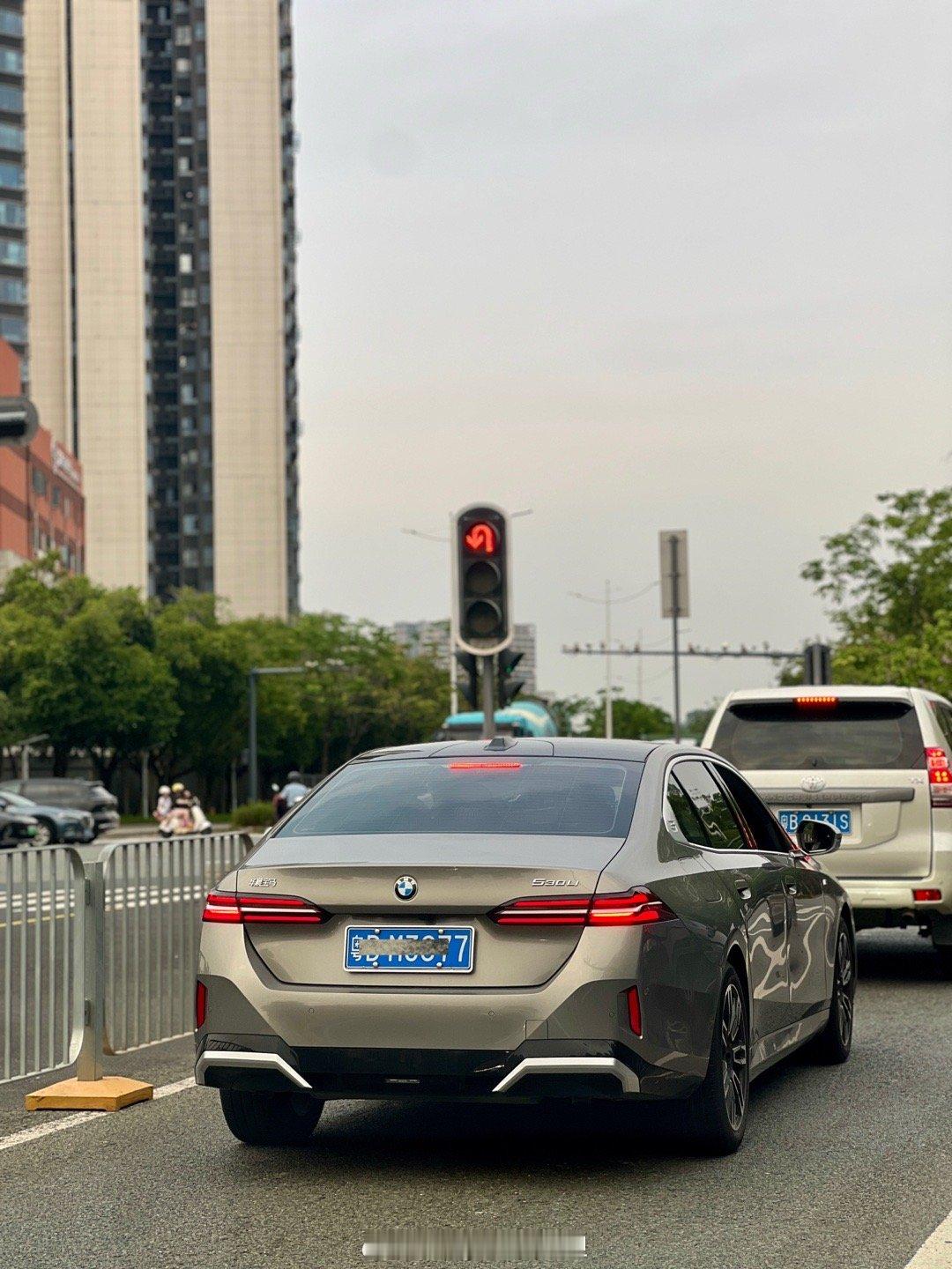据说5系要降到30万以内了……这还怎么玩？[摊手][摊手] ​​​