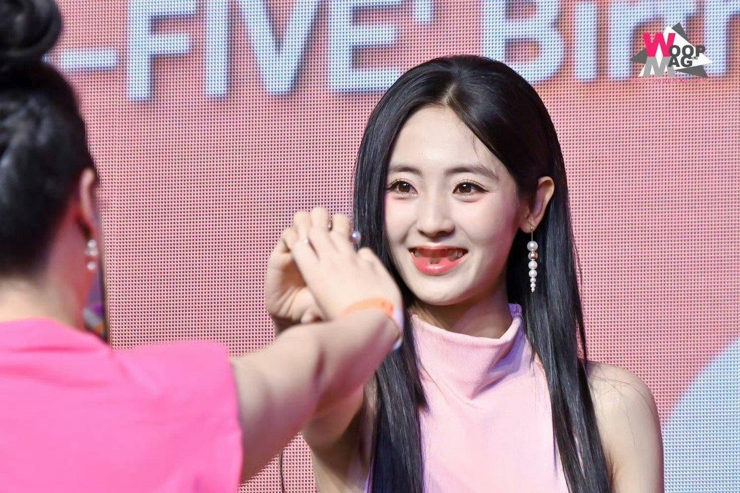 #邢菲戳脸##邢菲粉丝吃的真好# 粉丝吃的真好呀，这次在泰国活动真的好宠粉啊！和