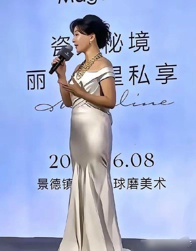 惊呆了，这裙子也惹祸了 