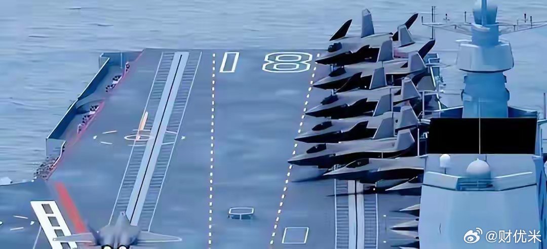即将合拢？长度超330米，＂世一航＂石锤，中国海军超级航母到来大连船厂上空的商业