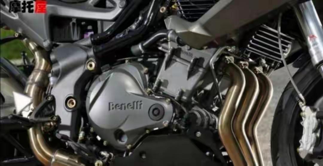 三缸发动机，在汽车圈是“过街老鼠”，在摩托车圈却被中国人玩到了世界冠军。
葡萄牙