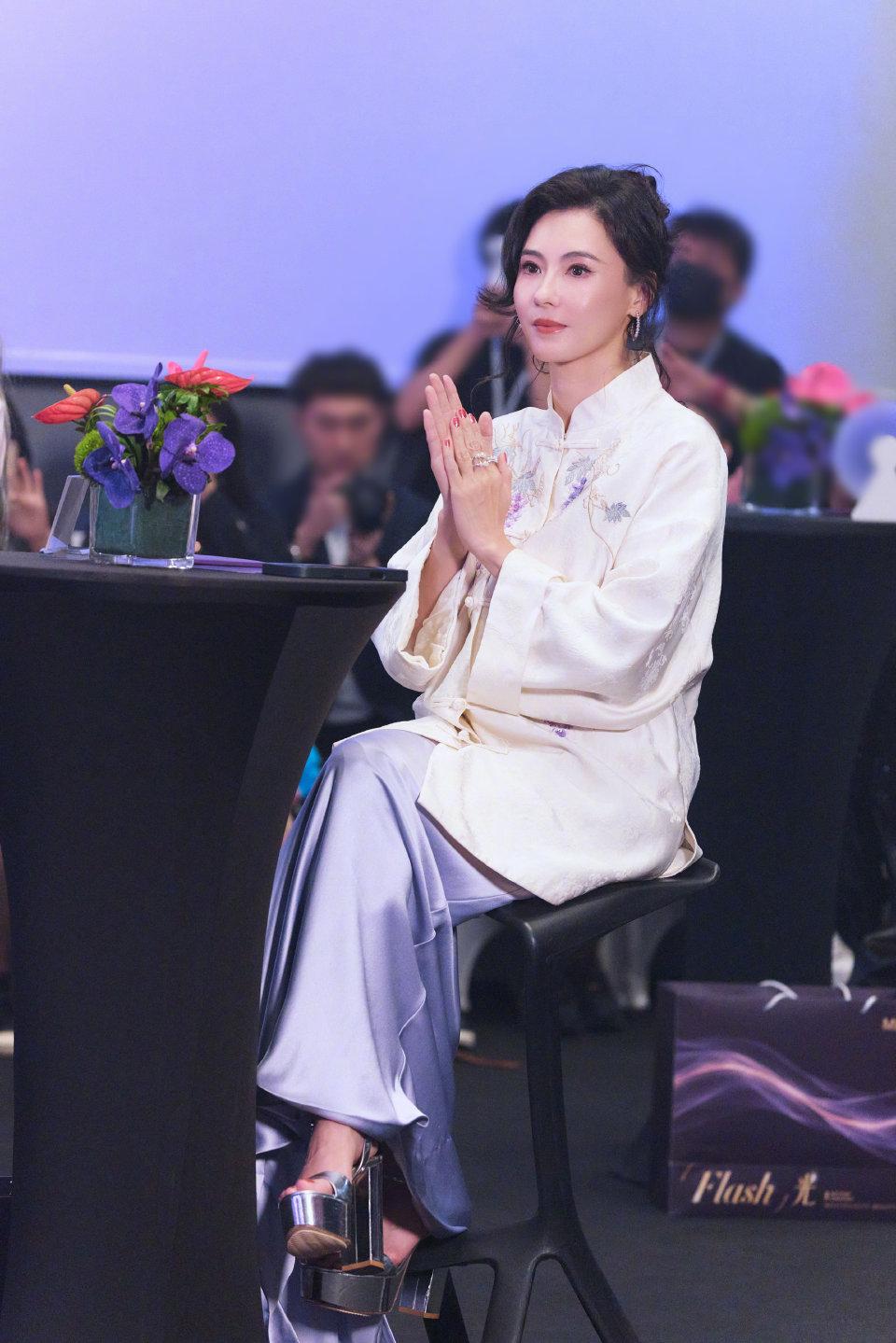 张柏芝
柏芝
新中式穿搭
优雅从容