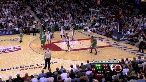 皮尔斯的一个经典脚步。皮尔斯