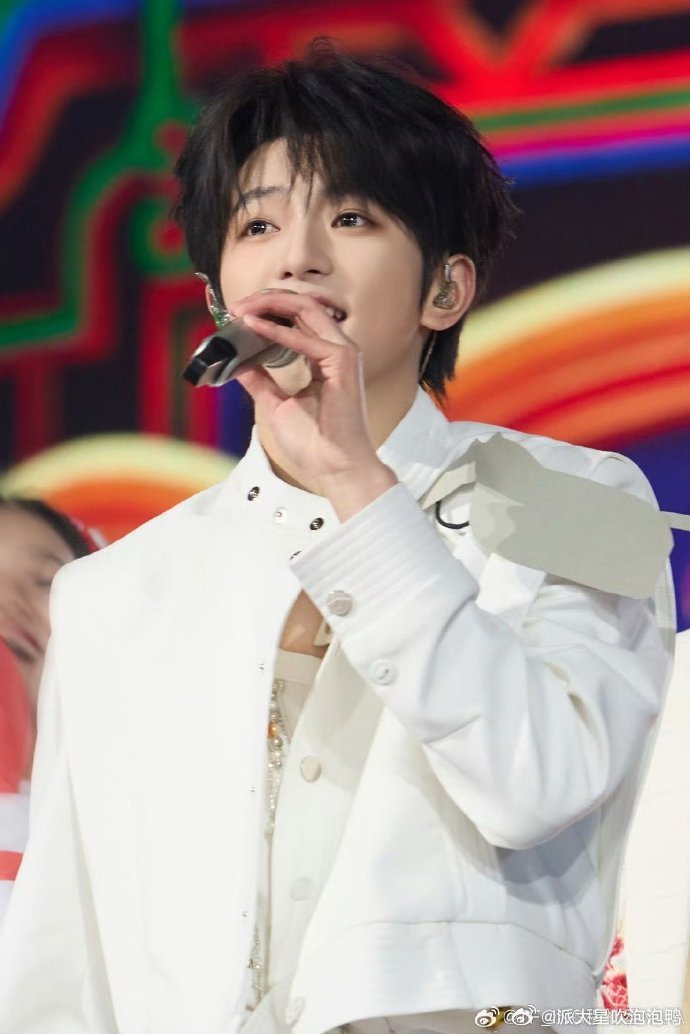 让让穆祉丞吧他还得回公司这首本来就是师兄的歌🎵，穆祉丞当然能第一时间反应过来?