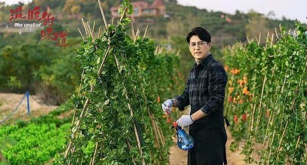 吴越出自书香门第，上学时就是优等生，她以专业课第一的成绩考入上海戏剧学院，处女作