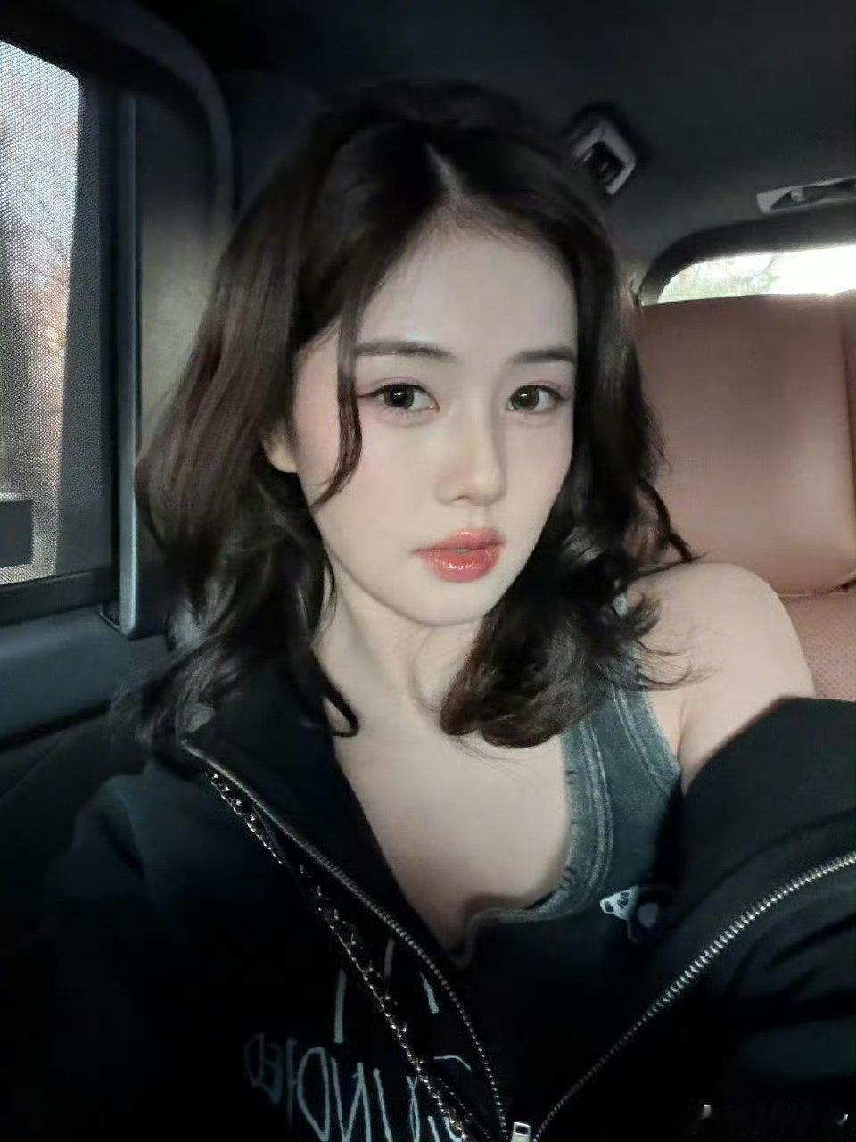 白鹿首尔回国   姐姐咋那么可爱呀，美嘟嘟的 好想亲亲