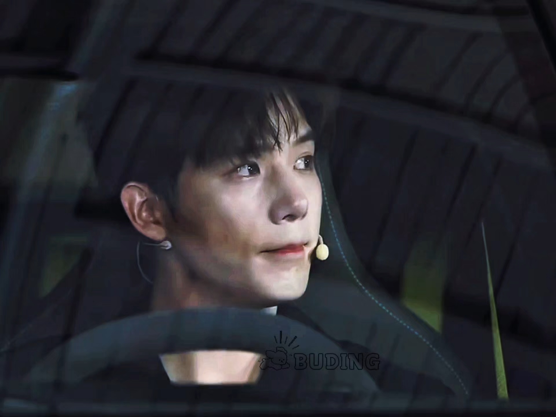 车窗边的这几帧  完全A爆了好嘛！！！就这个all black帅