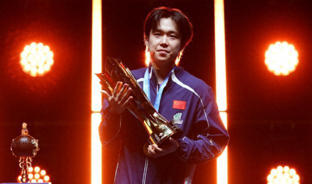 刚看完亚洲杯决赛，王皓在9:8暂停时那句“别保守，敢打出去！”，简直是给王楚钦灌