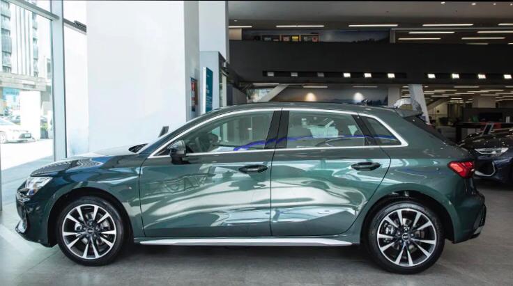 奥迪A3属于紧凑型轿车，迈腾属于中型轿车，两款车型不在一个级别，但是1.5T车型