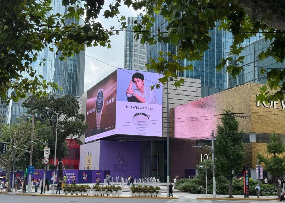 城市地标大屏上新🔥
吴磊这款华为 WATCH 6 Pro 实物画面看着很舒服 