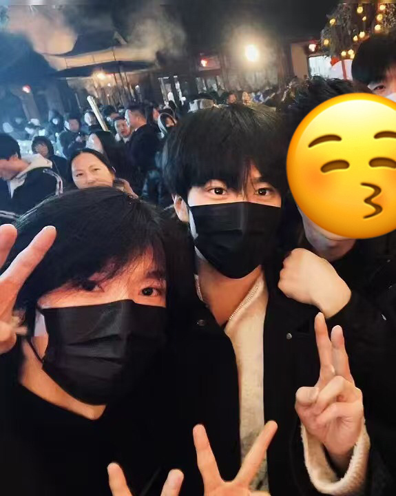 跨年合照正面🈶！！！ 