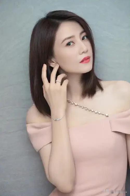 演员高圆圆说：“我爸妈从来没有限制过我做什么事情，或者告诉我你可以做什么，不可以