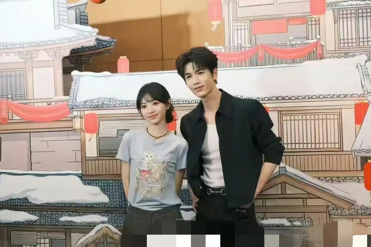 [吃瓜群众]《逐玉》庆功宴路透，真正的全场焦点来了——“纯恨经纪人”共同敬酒（没