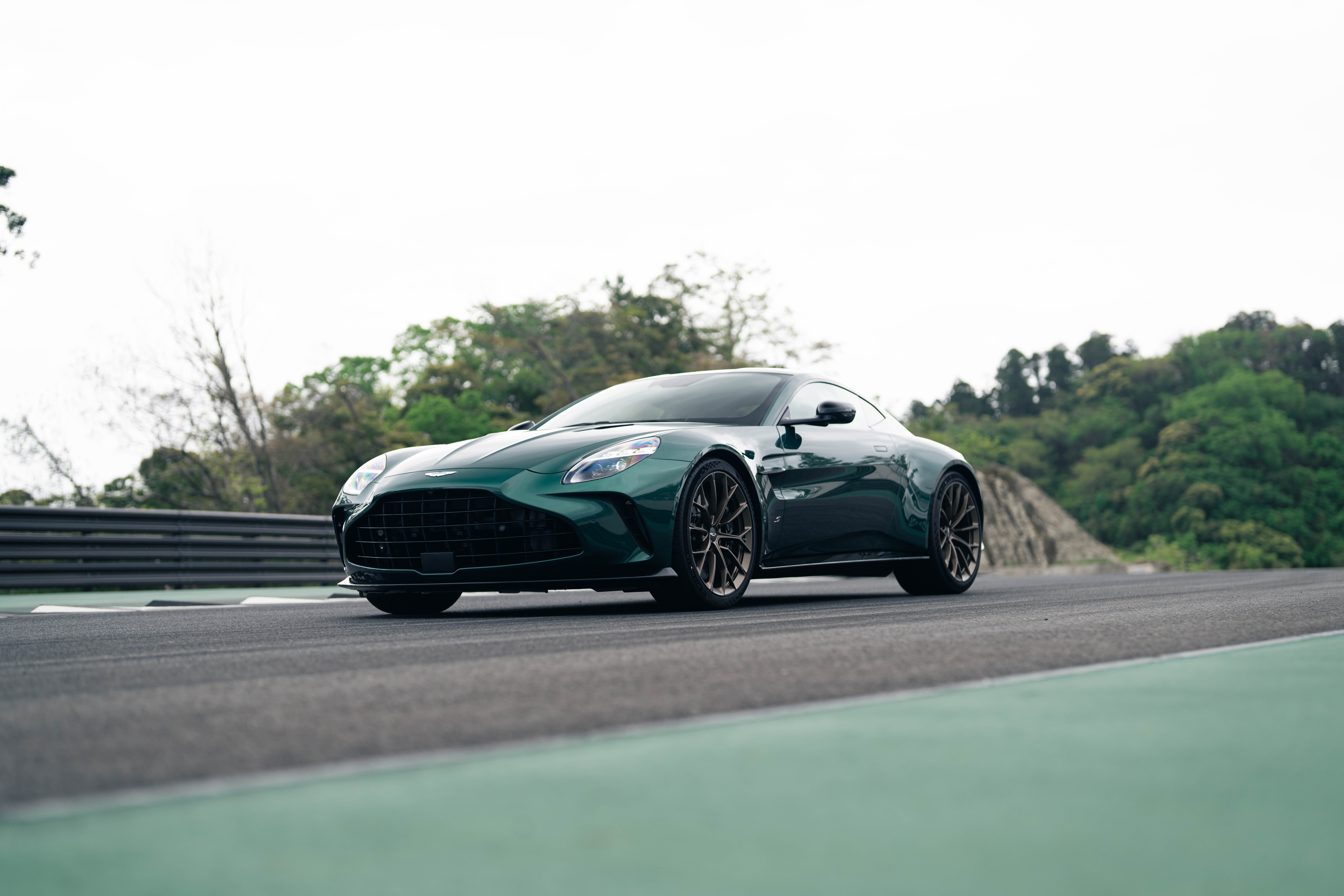 Aston Martin Vantage S 