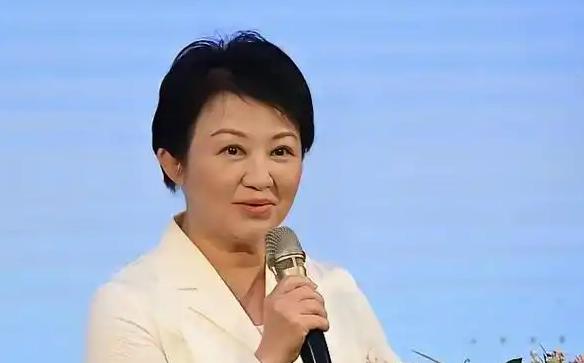 就在刚刚，

台中市长卢秀燕发表声明，

4月23日，针对赖清德窜访非洲行程临时