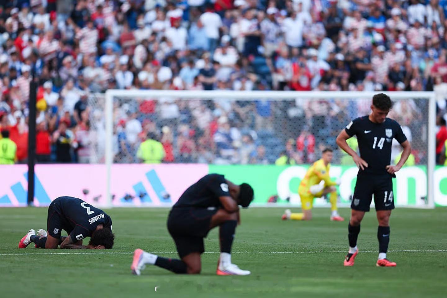 美国和FIFA这次勾兑，应该算是典型的偷鸡不成蚀把米。原本美国整届比赛都是在向上
