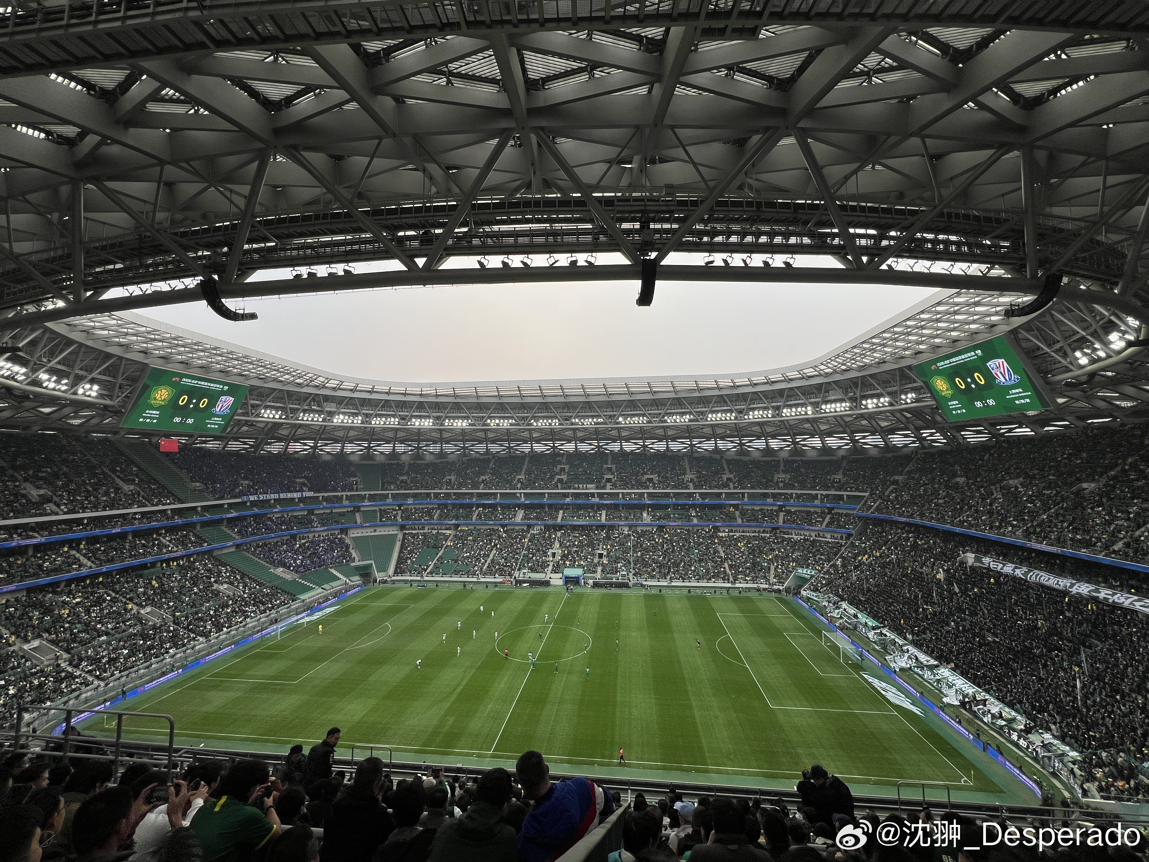 围观国家德比。北京国安今年努力吧。 北京·北京工人体育场