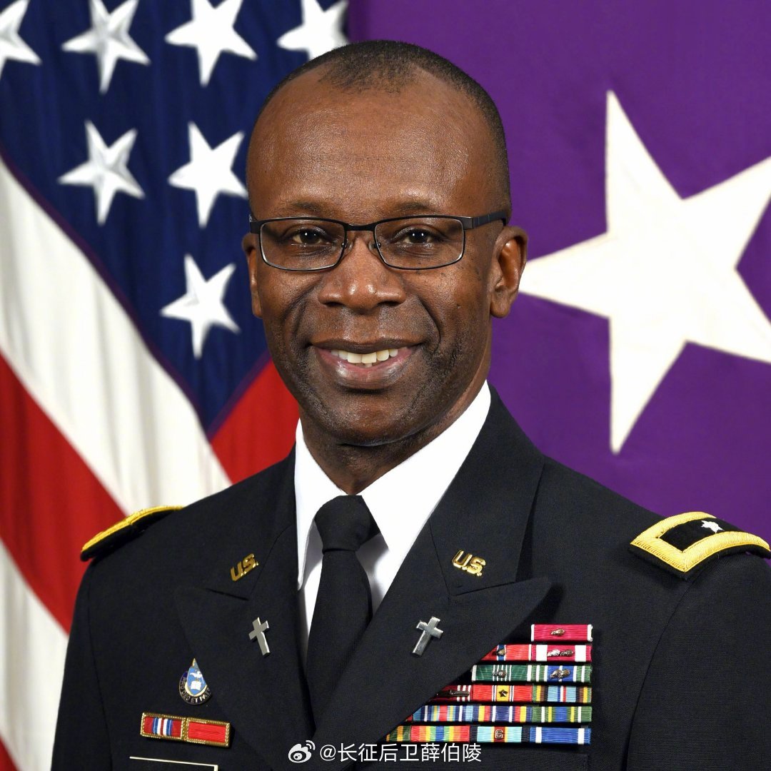 华盛顿邮报：据国防官员透露，除了让陆军参谋长原地退休，赫格塞斯还在撤换以下官员：