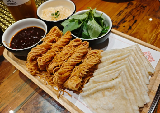 “无荆芥，不河南”，在河南，荆芥几乎可以拌一切。郑州 ​​​