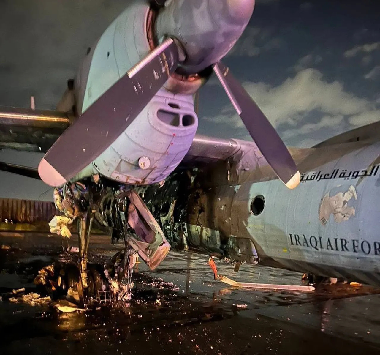 伊拉克民兵对机场的攻击终究还是波及到了伊拉克空军的飞机，可能是火箭弹射击散布大，