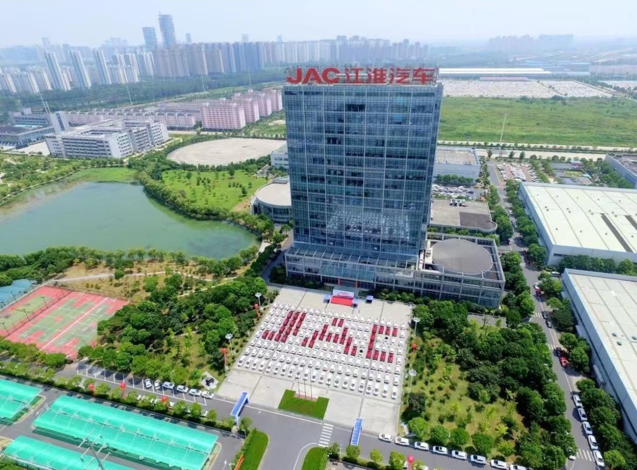 江淮汽车 7月19日，江淮汽车公告，公司拟使用自有资金以集中竞价交易方式回购公司