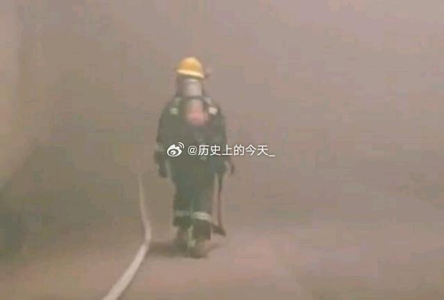历史上的今天2015年8月12日津滨海区特大爆炸事故中最美逆行者董泽鹏烈士牺牲[