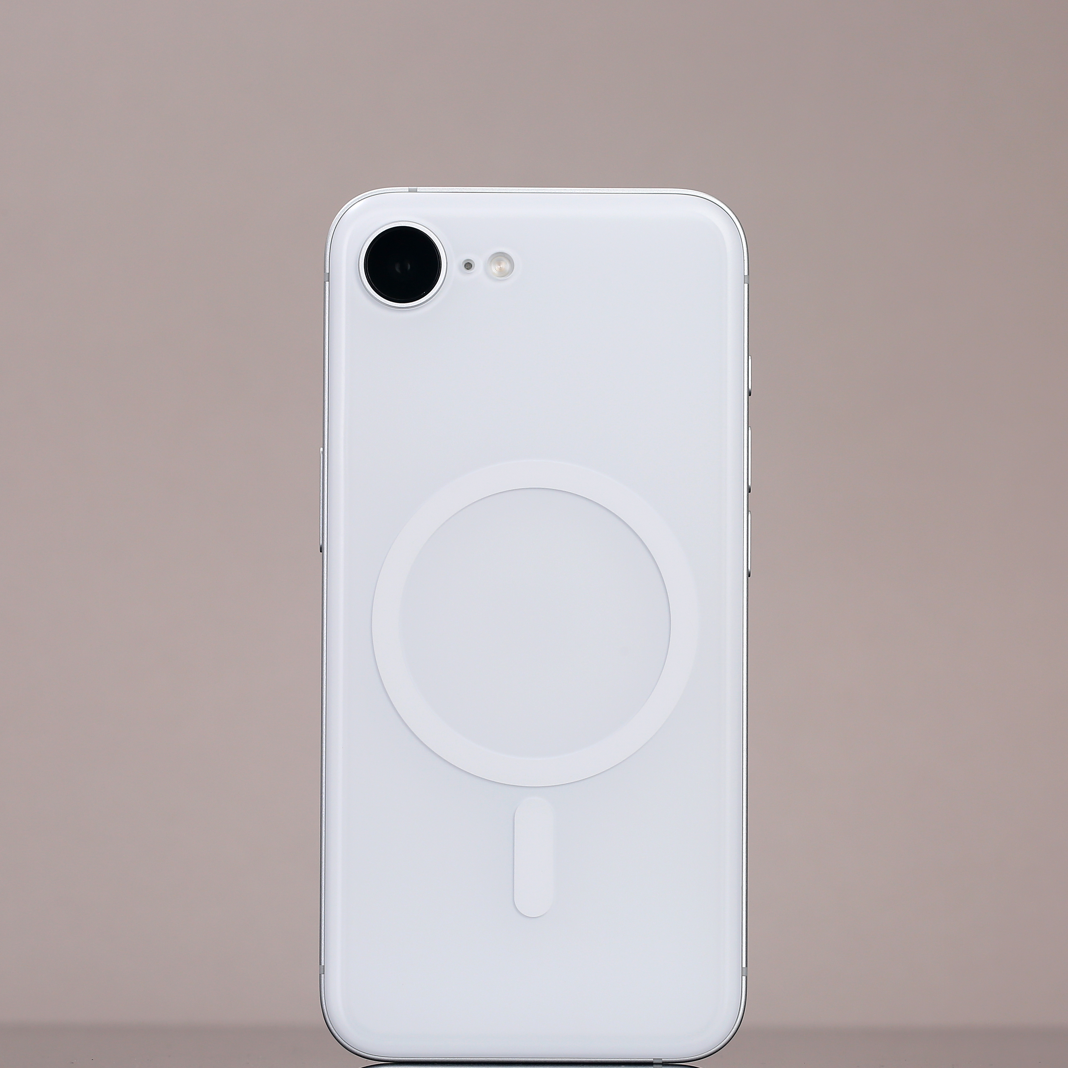 下周一上 iPhone16e/17e 的平嵌磁贴