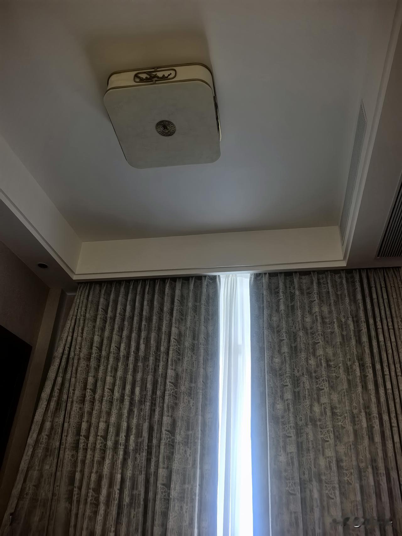 搬回自己家住快2年了，越来越觉得，有些事真的没法忍。

楼上住着一对约50岁夫妇