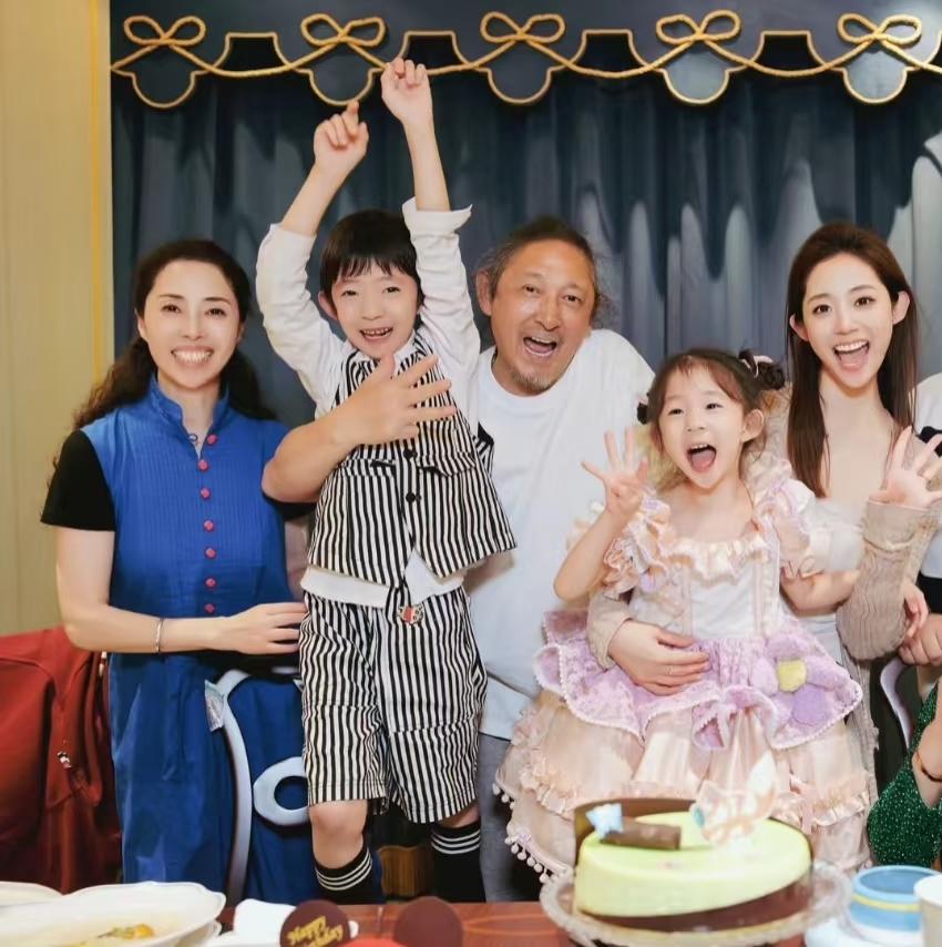 从千惠爸妈对女婿三宝的称呼上就能看出来了，他们叫三宝为“三宝老师”，三宝估计也从
