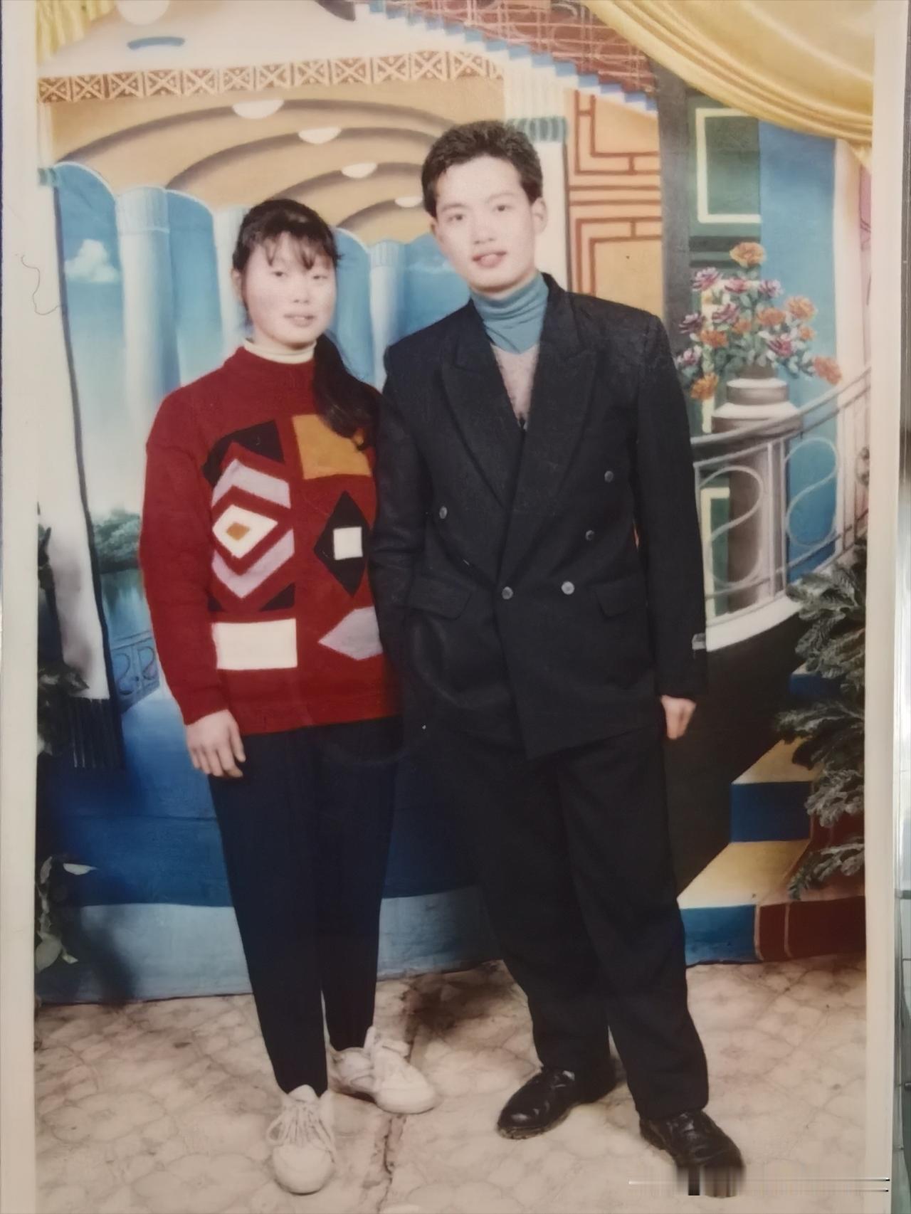 刚刚刷到一篇文章说：长得丑的人是体验不到爱情是什么东西的。

反正我是坚决不认同