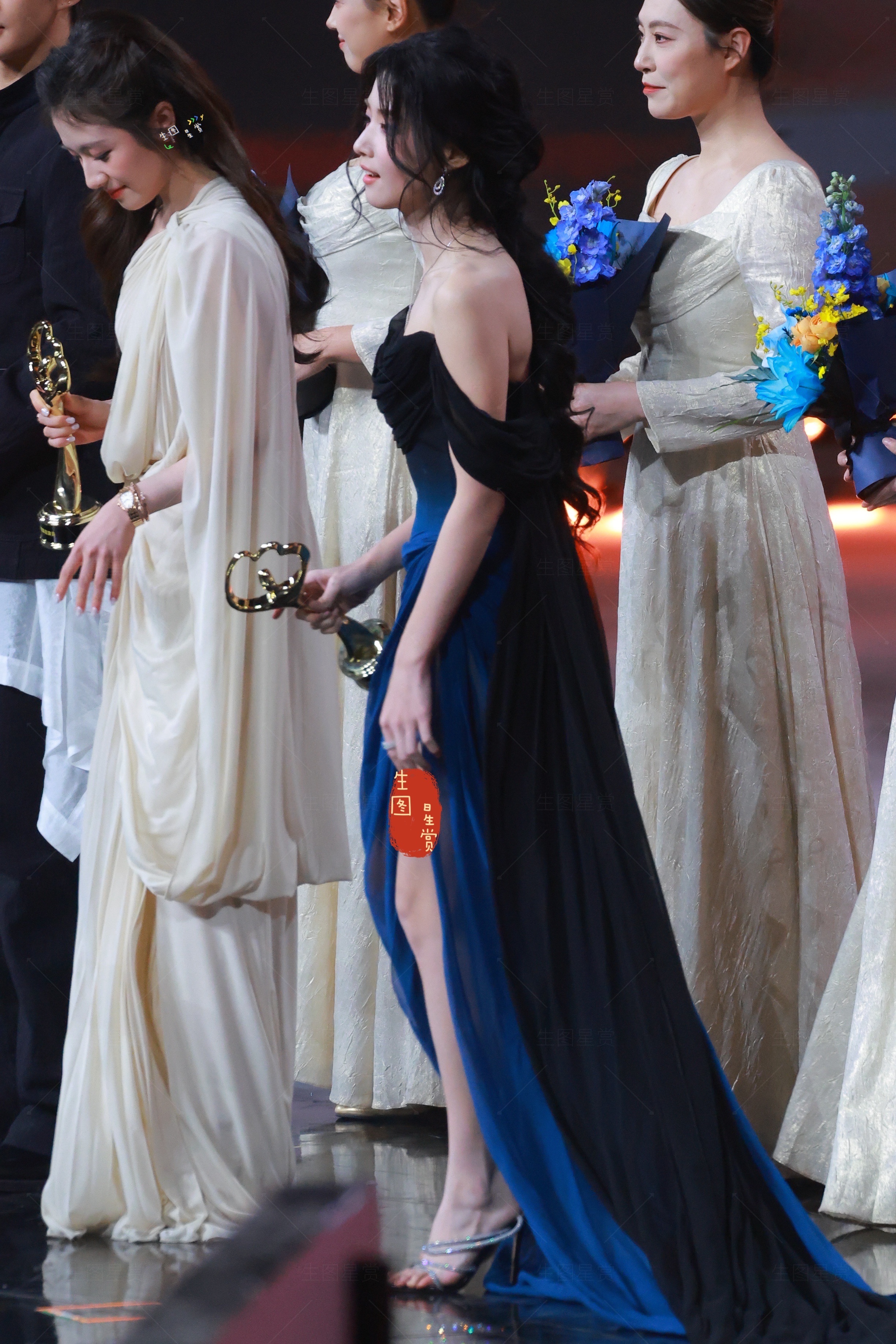 李兰迪卢昱晓微博之夜颁奖礼同台又美又萌的一对女宝哇