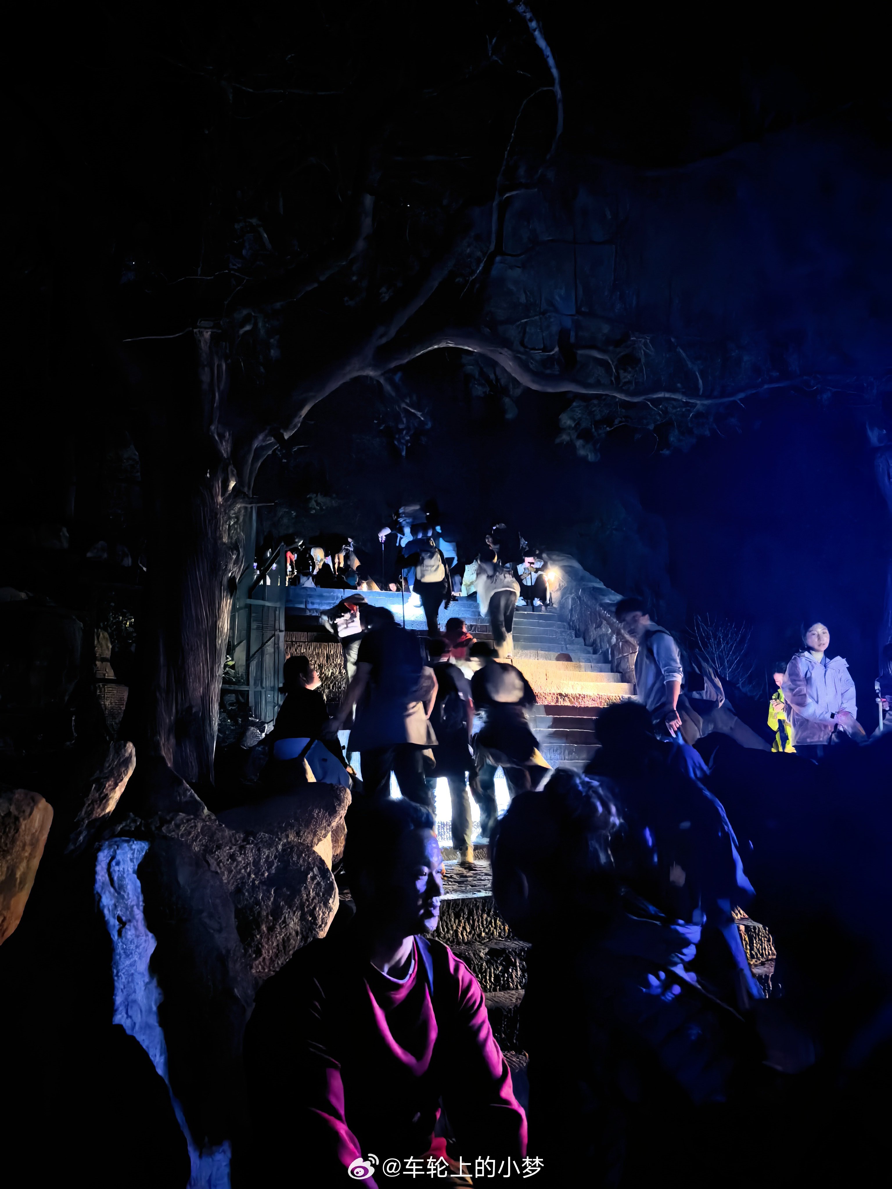 爬的过程中听到有人说要下去，随性的人说，要坚持。其实这件事和别的不同，如果平时不