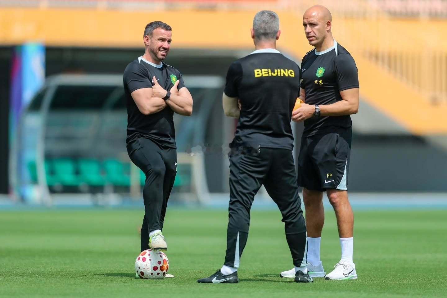 北京国安北京国安vs天津津门虎 国安助教安德鲁更新社交媒体：“精准、激情、进步—