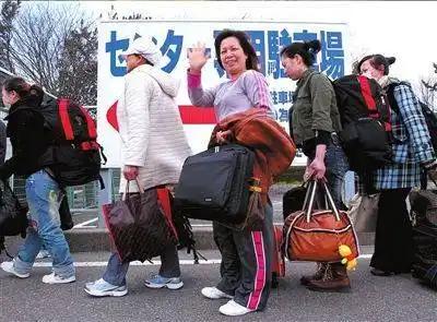 为什么大量的有钱人爱往日本跑，根本原因只有一个。日本的经济稳得离谱，哪怕做大手术