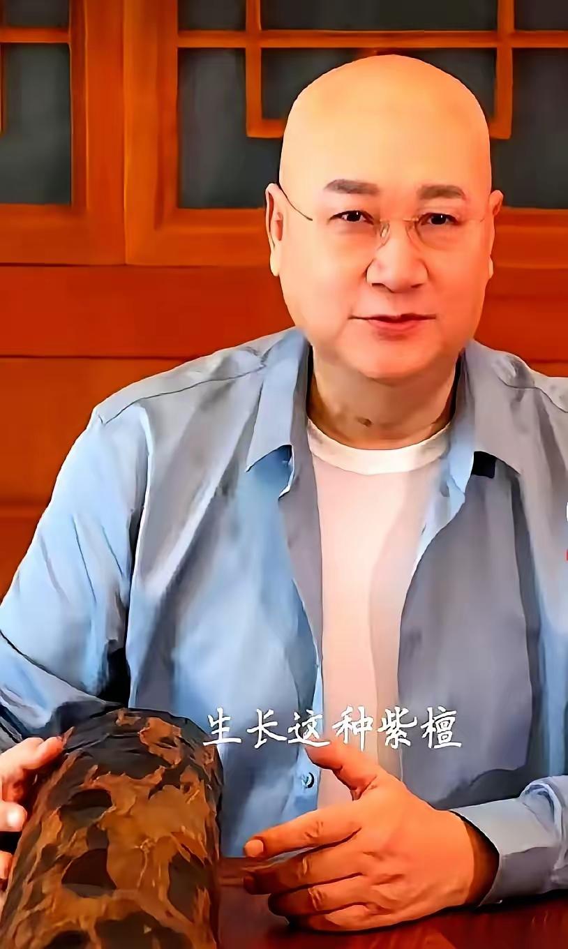 荧幕唐僧晚年开直播，
在家管老婆叫董事长，
翻身都要打报告！

谁能想到，当年演