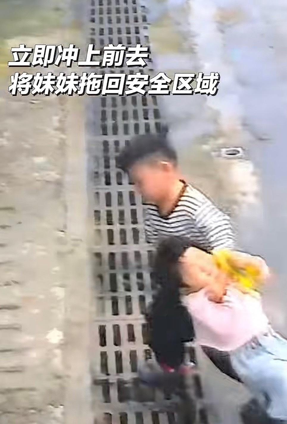 好赞
他把住了尿，更把住了妹妹
快来说
是不是每个女孩子小时都有的愿望：
“我想