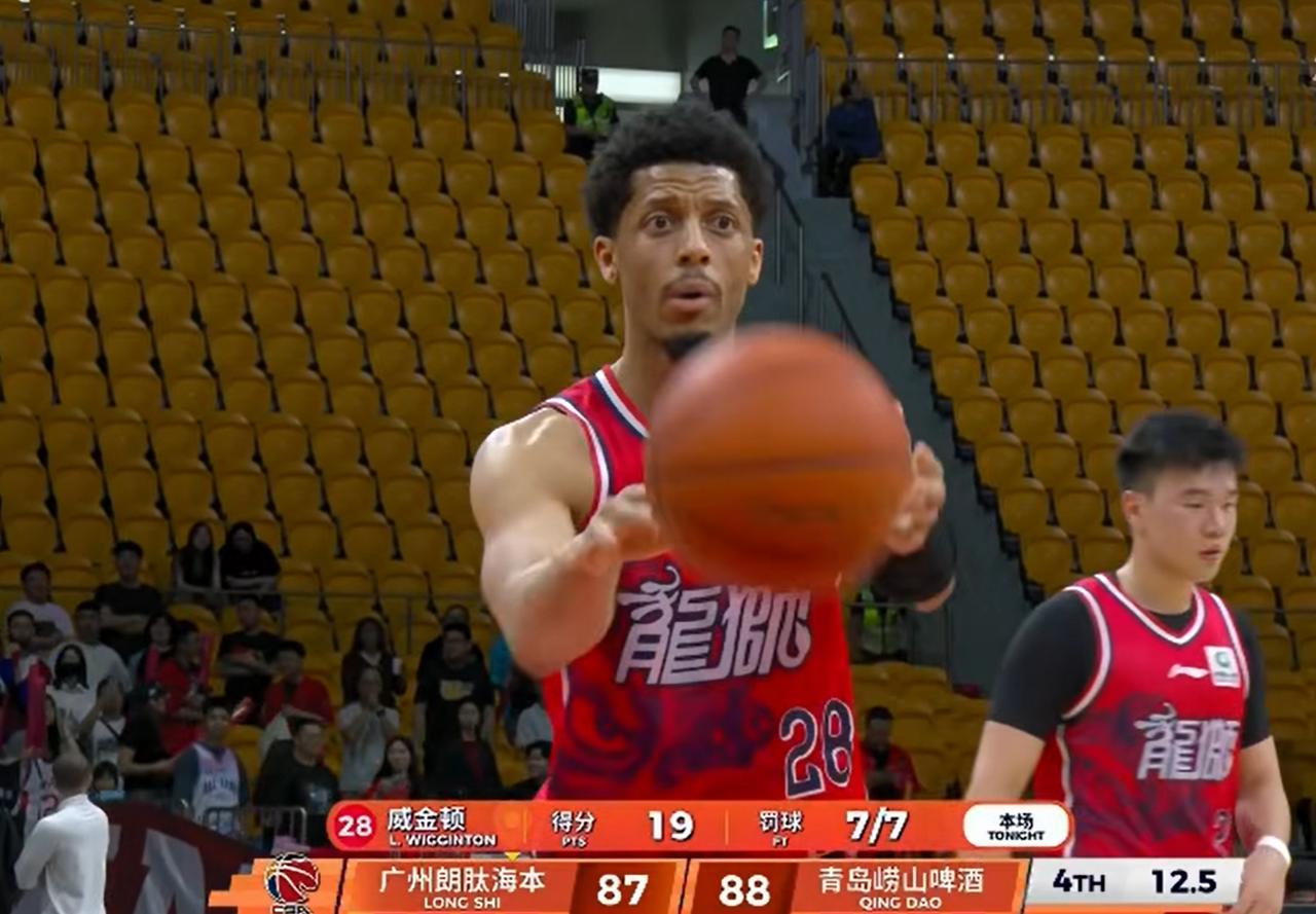 自作自受！不断甩卖球员，导致主场空空荡荡，观众寥寥无几
CBA常规赛，广州队坐镇
