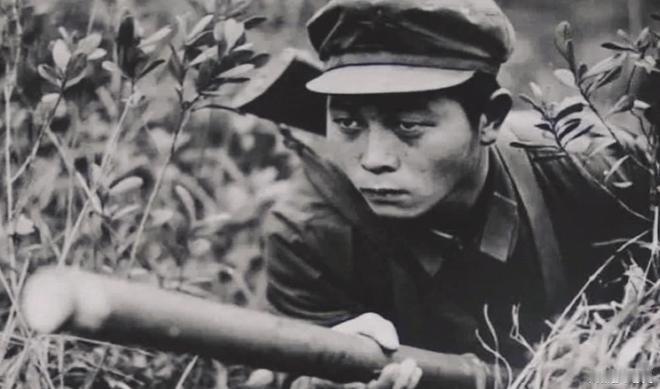 对越反击战时，我军爆破筒总被越军从堡垒里推出来，直到 19 岁战士侯满厚想出个险