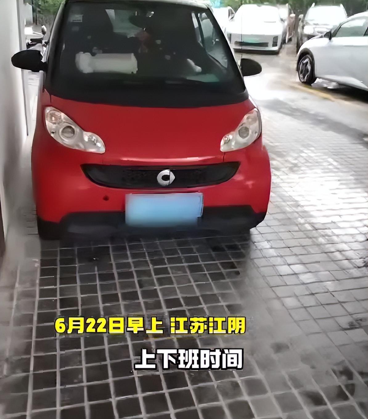 看起来是保安的问题，实际上还是单位的要求，保安只是干活的，也只能是一线背锅的。类