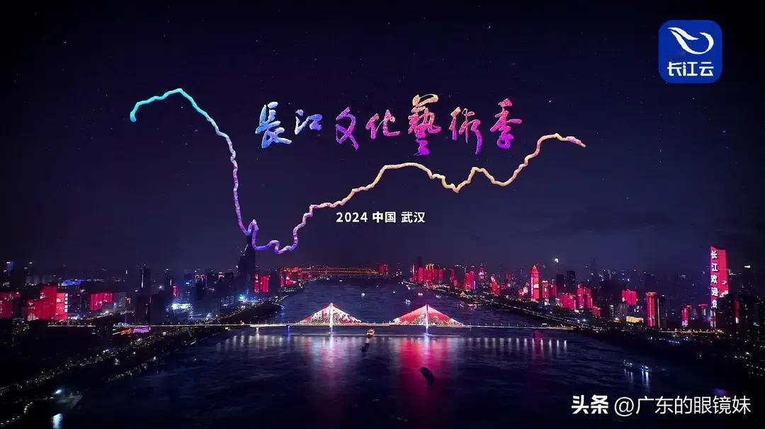 如果可以来一场说走就走的旅行，那武汉必定是绝佳之选。这座英雄的城市，在金秋时节散