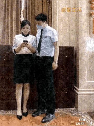 仔细看了一下，做出深刻判断，他们都是彼此好感爆棚的，缺个切入点[捂脸][捂脸][