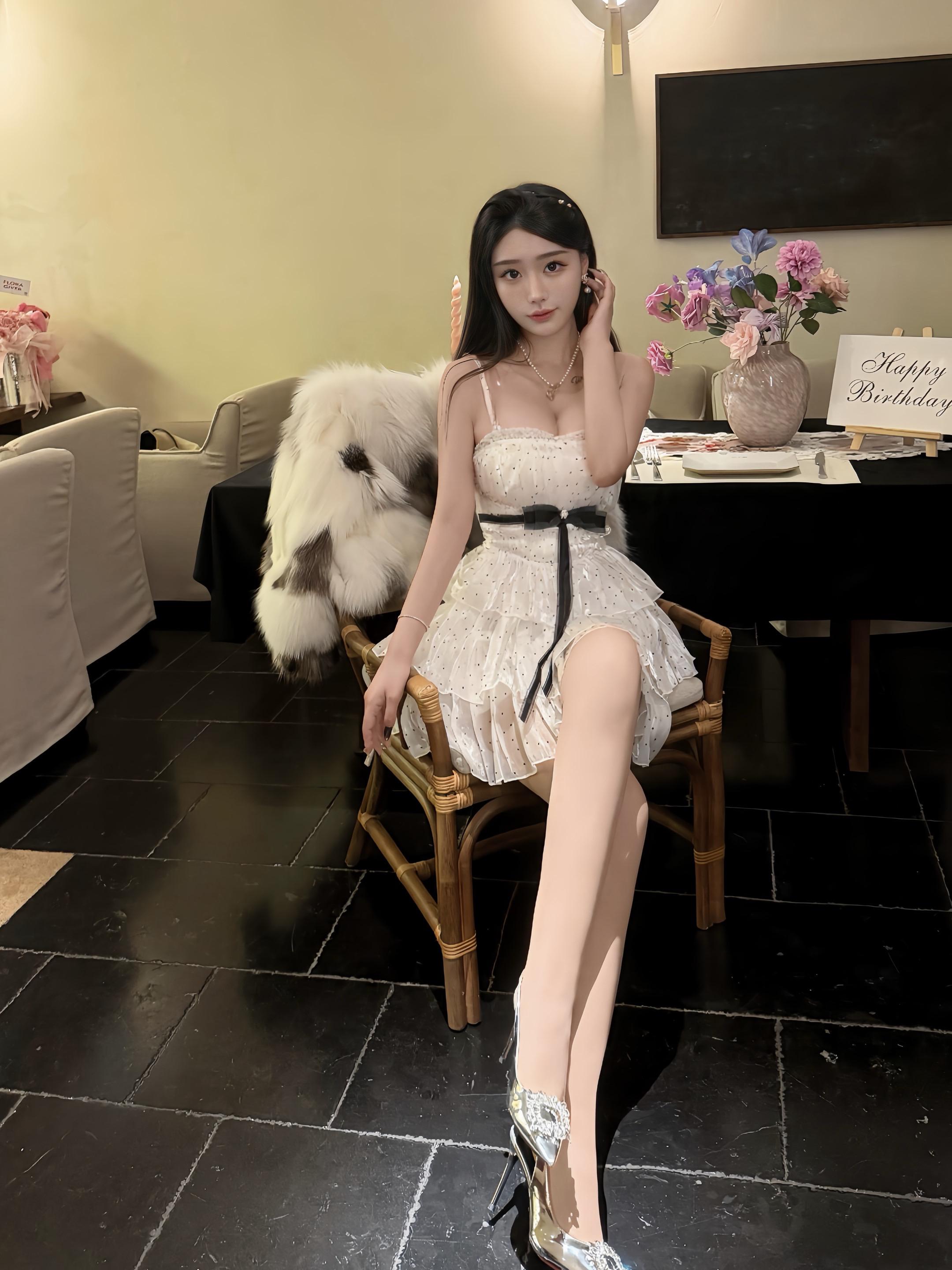 时代的审美在变化 早期经济上升的时候脸上是明艳张扬有野心的 经济下滑后...