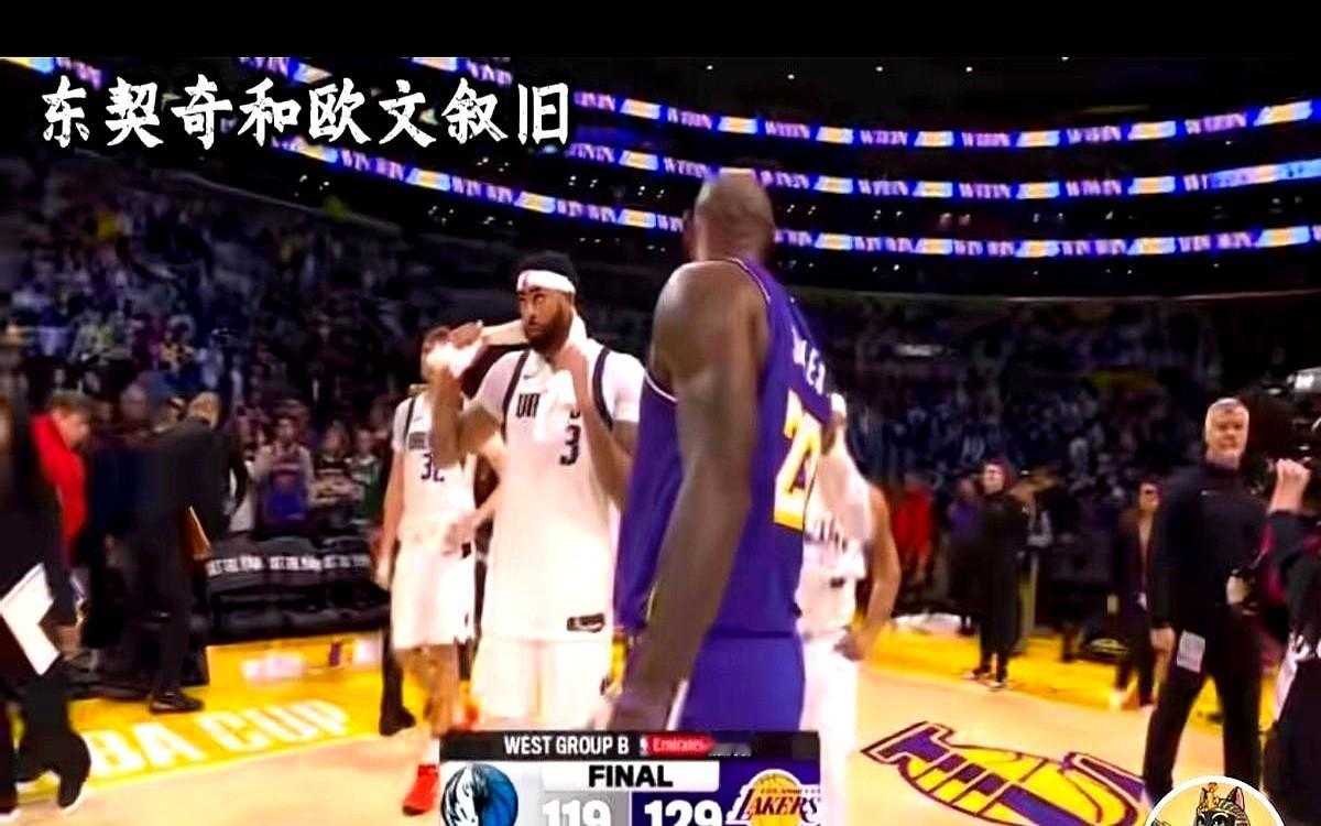 赛后那一幕真的挺让人唏嘘的。

老詹赢了球，高高兴兴想去找浓眉叙叙旧，手都快伸出